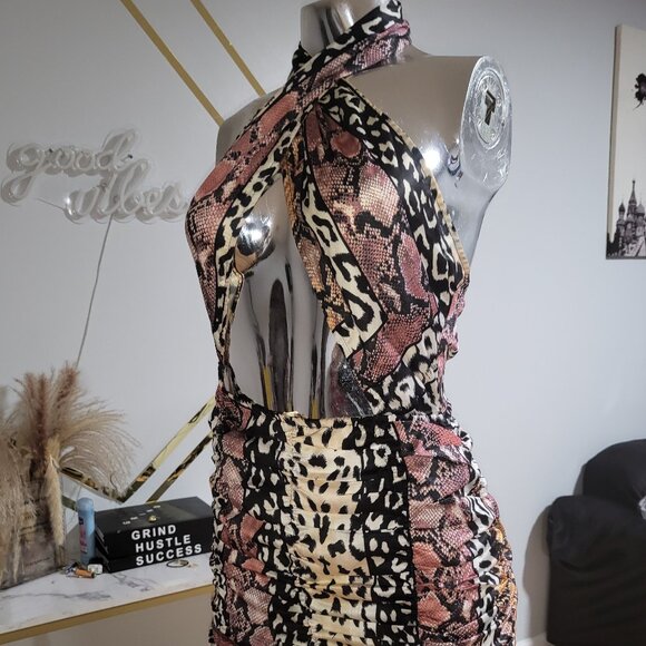Pretty Little Thing Womens Printed Halter Bodycon Dress Sz 6 - Picture 1 of 4